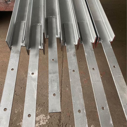 Fence Brackets for Retaining Wall Galvanised Post