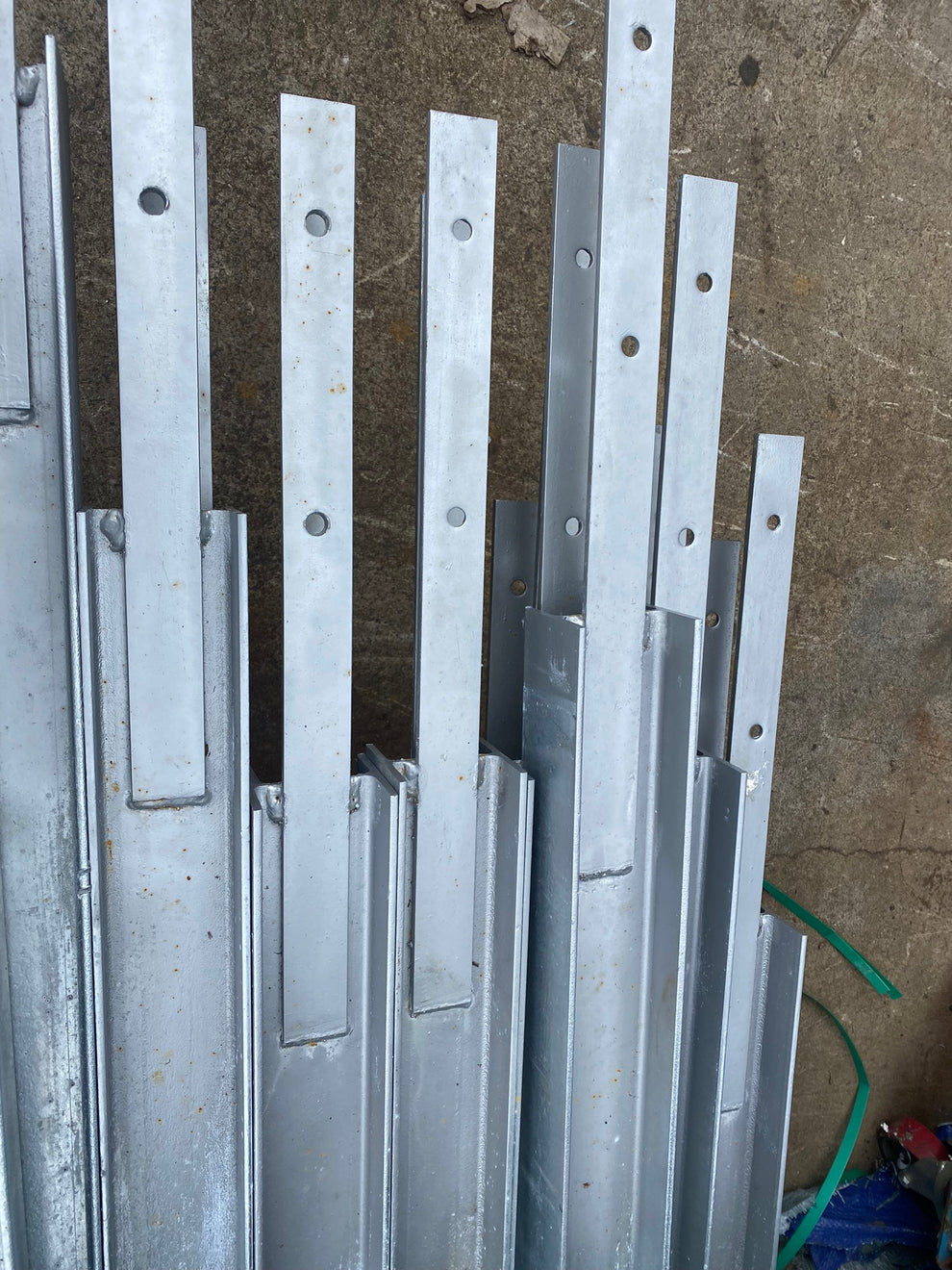 Colorbond Fence Bracket for Retaining Wall